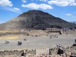 Looking across Calle de los Muertos at Pyramida del Sol (with Sol covered by El Cloudo)