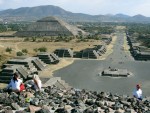 Pyramida del Sol as seen from de la Luna