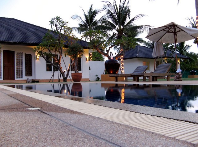 My little guesthouse on the right.