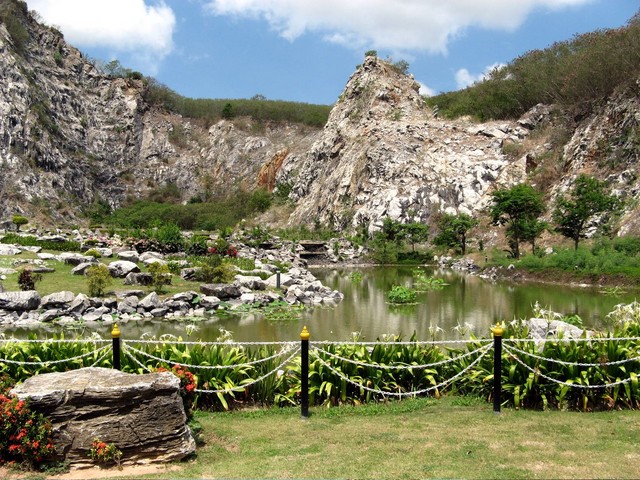 Cool rock garden.  It rocks!!!!
