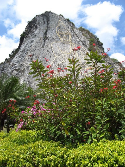 Still more giant buddha